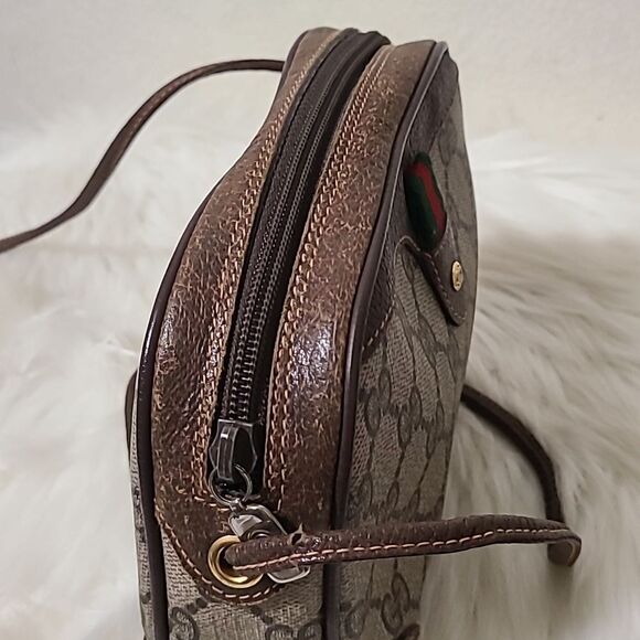 💯 Authentic Gucci Crossbody with cherryline 🍀 - Picture 12 of 15